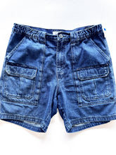 Load image into Gallery viewer, Croft &amp; Barrow Shorts Size 32
