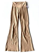 Load image into Gallery viewer, Offline Athletic Pants Size Small
