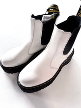 Load image into Gallery viewer, Dr Martens Boots Womens Size 7
