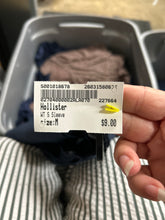 Load image into Gallery viewer, Hollister Short Sleeve Top Size Medium
