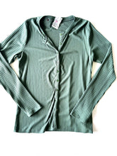 Load image into Gallery viewer, Abercrombie &amp; Fitch Long Sleeve Size Small
