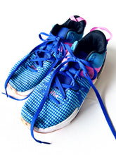 Load image into Gallery viewer, Nike Athletic Shoes Size 7
