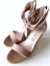 Load image into Gallery viewer, Altar’d State Dress Shoes Size 9
