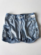 Load image into Gallery viewer, W Denim Shorts Size 7/8
