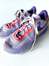 Load image into Gallery viewer, Nike M Shoe Size 13

