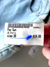 Load image into Gallery viewer, Pac Sun W Shorts Size 30
