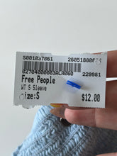 Load image into Gallery viewer, Free People W T-Shirt Size S
