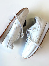 Load image into Gallery viewer, Reebok W Shoe Size 8
