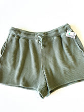 Load image into Gallery viewer, Aerie W Shorts Size L
