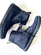 Load image into Gallery viewer, W Boots Dr Martens

