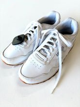 Load image into Gallery viewer, Reebok W Shoe Size 8
