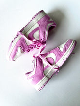 Load image into Gallery viewer, Nike Athletic Shoes Womens Size 8.5
