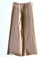 Load image into Gallery viewer, Brown W Pants Size M
