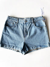 Load image into Gallery viewer, Pac Sun W Shorts Size 30
