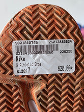 Load image into Gallery viewer, Nike Athletic Shoes Size 7
