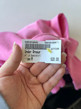 Load image into Gallery viewer, Under Armour Sweatshirt Size Medium
