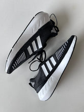 Load image into Gallery viewer, Adidas W Shoes Size 7.5
