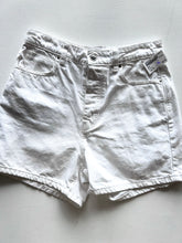Load image into Gallery viewer, Zara Shorts Size 7/8
