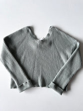 Load image into Gallery viewer, Green W Sweater (1/2) Size M
