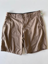 Load image into Gallery viewer, Goodfellow M Shorts Size 32
