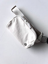 Load image into Gallery viewer, White Small Purse
