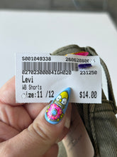 Load image into Gallery viewer, Levi W Shorts Size 11/12
