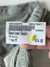 Load image into Gallery viewer, American Eagle M Shorts Size M
