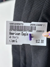 Load image into Gallery viewer, American Eagle W Shorts Size L

