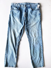 Load image into Gallery viewer, Old Navy M Denim Size 38
