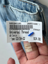 Load image into Gallery viewer, Universal Thread W Denim Size 13/14-32
