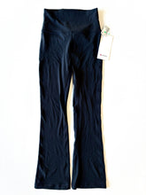 Load image into Gallery viewer, Lulu Lemon W Athletic Pants Size S
