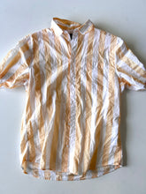 Load image into Gallery viewer, H&amp;M M T-Shirt Size M

