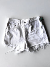 Load image into Gallery viewer, Levi Shorts Size 2
