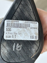 Load image into Gallery viewer, BCBG W Heels Size 6.5
