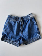Load image into Gallery viewer, American Eagle W Shorts Size 00
