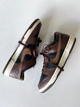 Load image into Gallery viewer, Nike W Shoe Size 9
