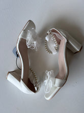 Load image into Gallery viewer, W Heels Size 11
