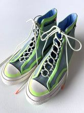 Load image into Gallery viewer, Converse W Shoes Size 6.5

