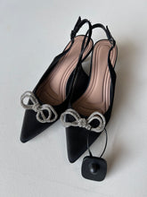 Load image into Gallery viewer, BCBG W Heels Size 6.5
