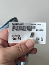 Load image into Gallery viewer, W Denim Shorts Size 7/8

