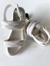 Load image into Gallery viewer, Michael Kors W Sandals Size 5
