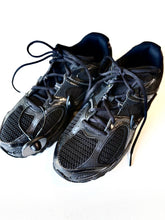 Load image into Gallery viewer, Nike W Shoes Size 9.5
