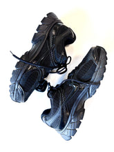 Load image into Gallery viewer, Nike W Shoes Size 9.5
