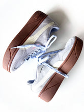 Load image into Gallery viewer, Puma W Shoe 10.5
