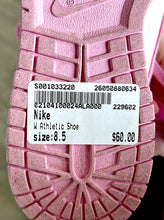 Load image into Gallery viewer, Nike Athletic Shoes Womens Size 8.5
