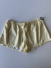 Load image into Gallery viewer, SHEIN W Shorts Size L
