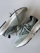 Load image into Gallery viewer, New Balance M Shoe Size 11
