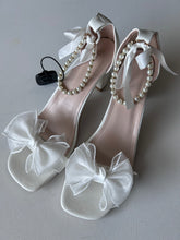 Load image into Gallery viewer, W Heels Size 11
