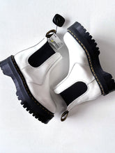 Load image into Gallery viewer, Dr Martens Boots Womens Size 7
