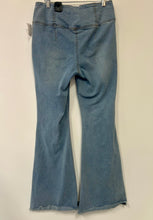Load image into Gallery viewer, Vanilla Star Denim Size Large
